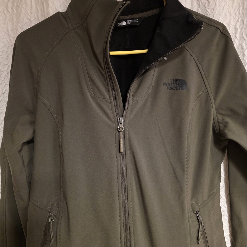 The North Face Women's Green Ski Jacket. Camera Changed Color Slightly.